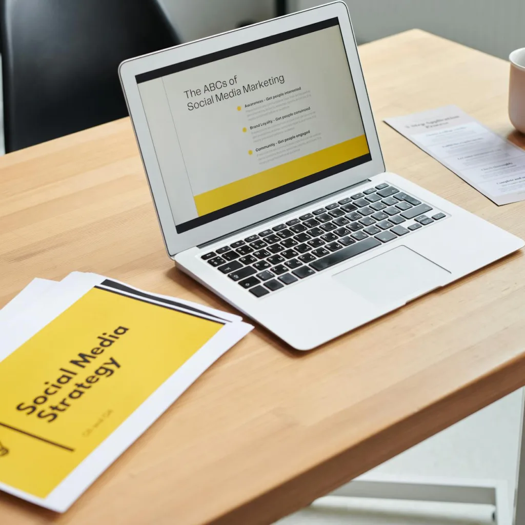 Ilustrasi kelas Kursus Digital Marketing di Rembang dengan peserta belajar strategi online