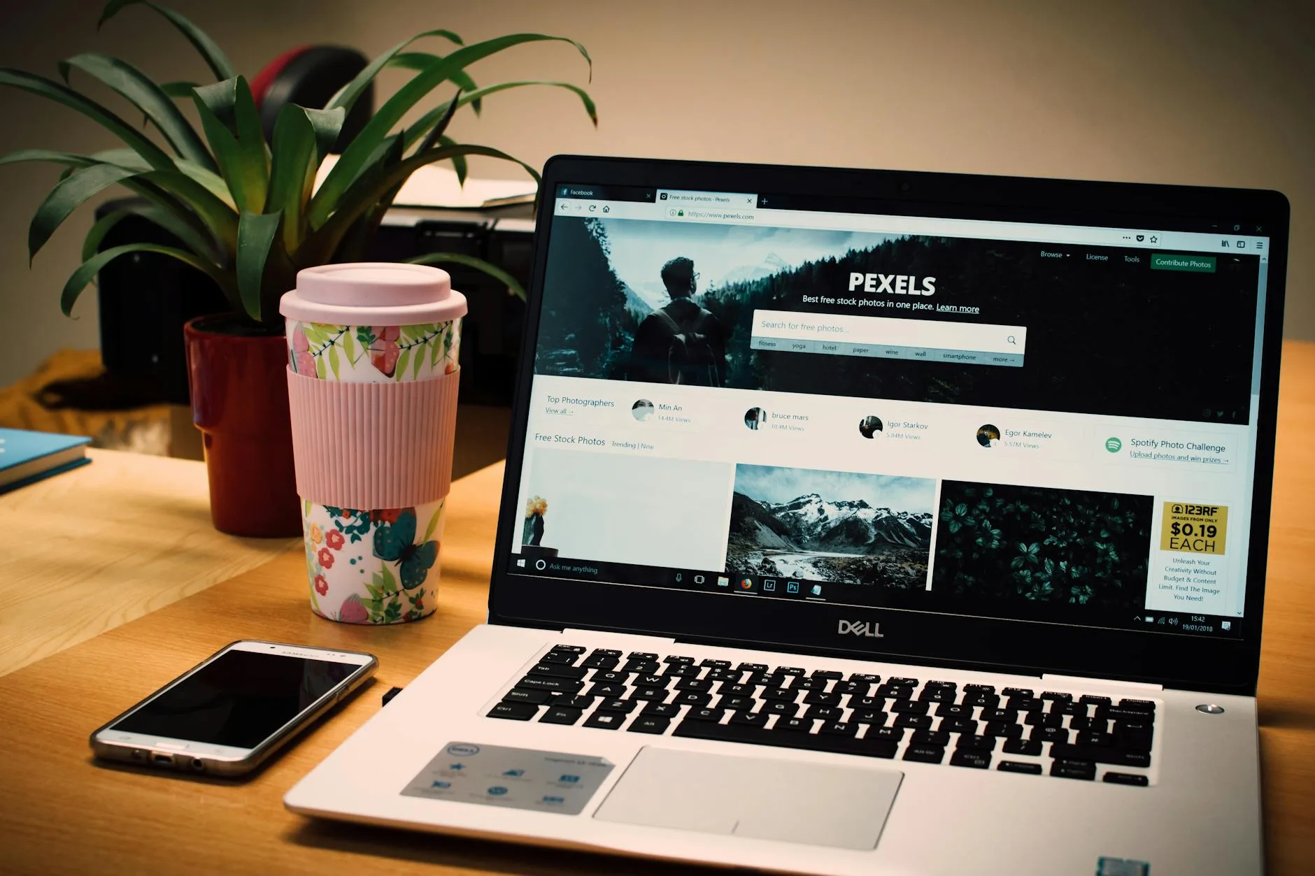 pexels photo 811587 Kursus Desain Website
